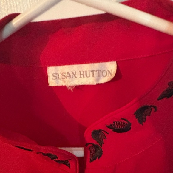 Elegant Red Embroidered Women's blouse - Picture 2 of 3